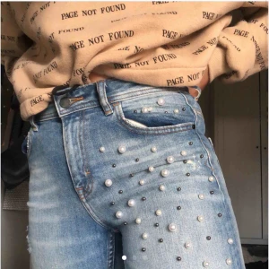  - Säljer dessa somriga jeansen från zara. Har köpt av en annan här på plick men passade inte mig så väljer att sälja de vidare💝 (obs gamla säljarens bilder skicka till mig om ni är intresserade och vill ha fler bilder)💕