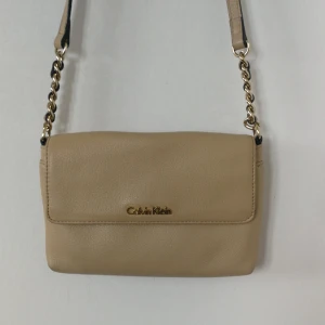 Calvin klein leather beige crossbody bag - Few times worn calvin bag, leather in beige colour. 5 different parts inside, 2 with zipper, bought in US from macy s. 2cm width 22cm length 15 cm height 