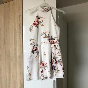 Jumpsuit sommar - Jumpsuit använd 1 gång!  Superbra skick och kvalite
