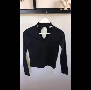 Topp  - Svart oanvänd topp 