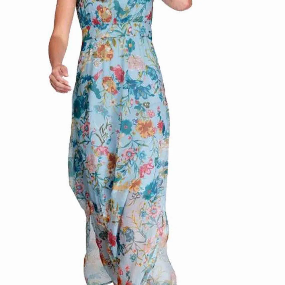 Vacker blommig klänning - helt ny Från Cheer Storlek 36. Klänningar.