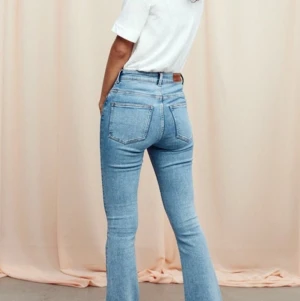 Bootcut jeans från bikbok  - knappts använda