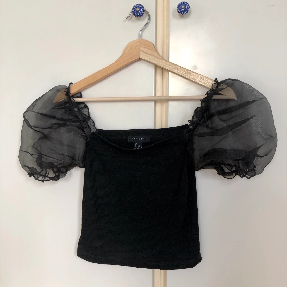 Svart tröja med puffärmar  - 90