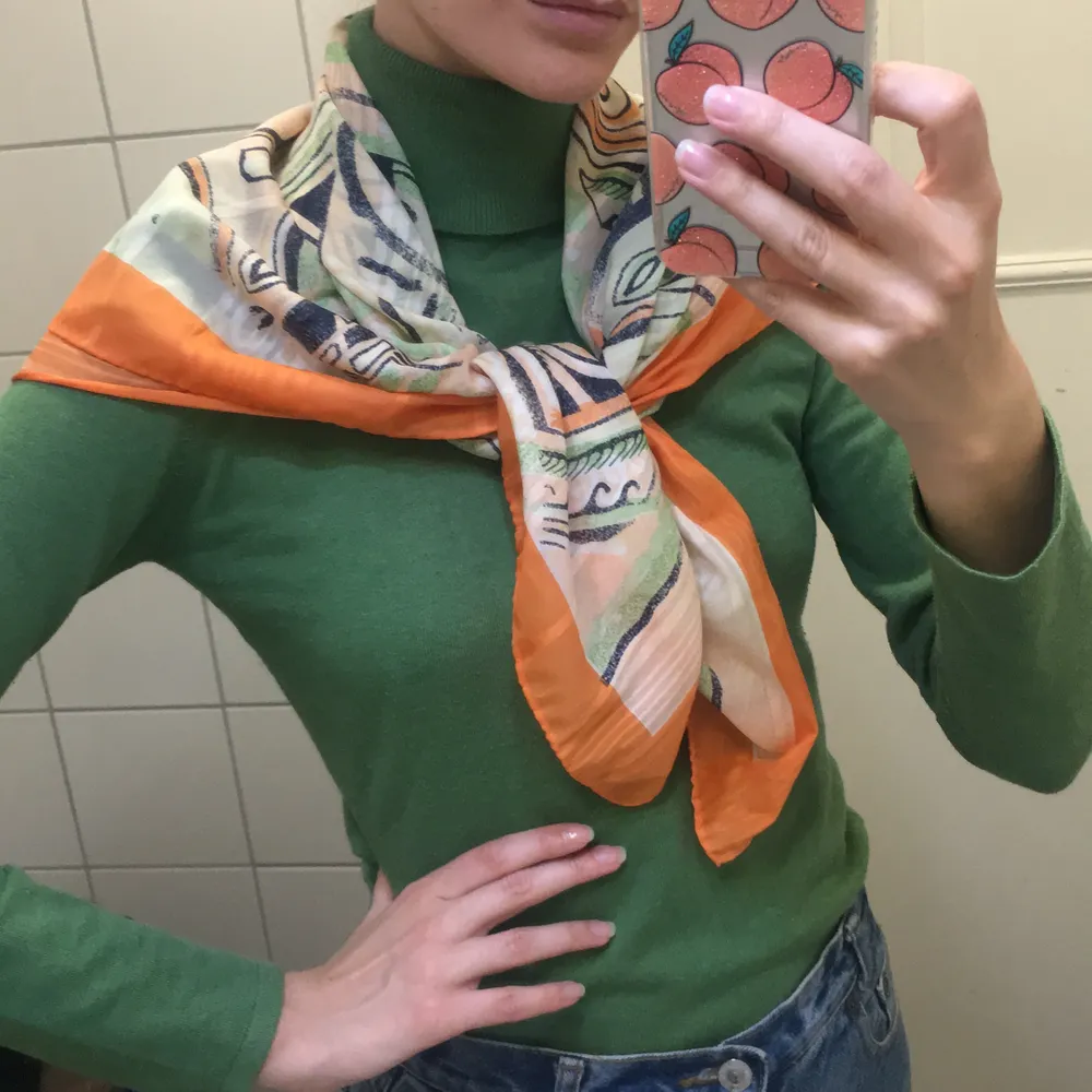 Fin scarf 🌿🔶. Frakt 11kr 🥰 . Accessoarer.