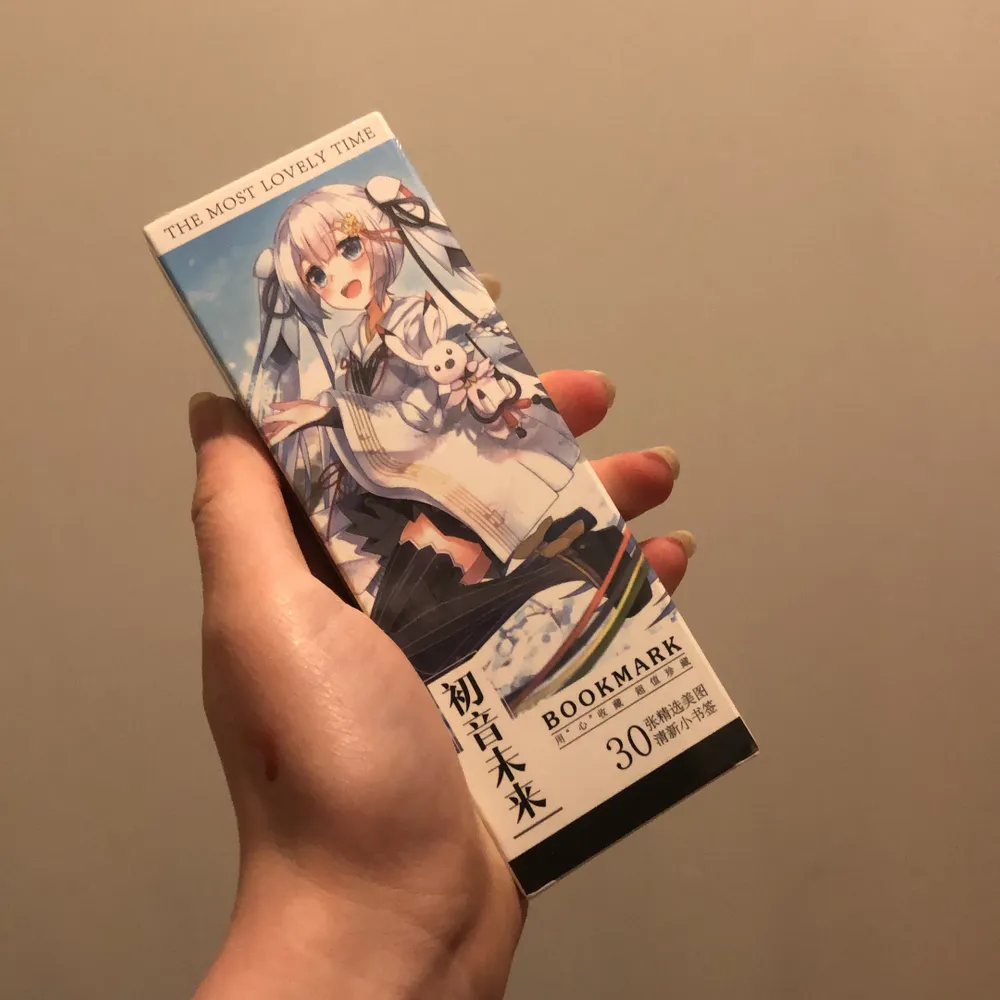 New Miley hatsune bookmark with 30pcs of different prints! The plastic is still on and they’re super pretty!. Övrigt.