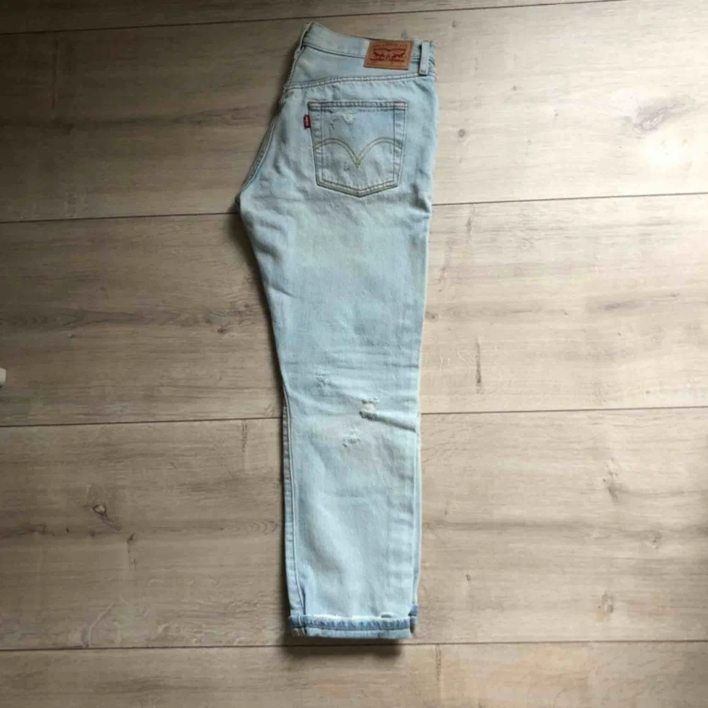 Oanvända Levisjeans modell 501. Jeans & Byxor.