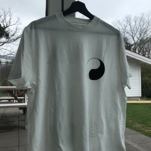 our legacy tshirt - fin ourlegacy tshirt, aldrig använd