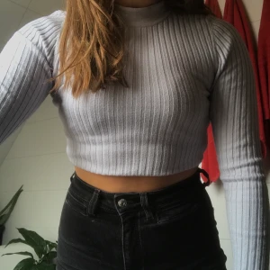 Ljusblå tröja  - Jätte snygg ljusblå tröja. Det blå kommer inte riktigt fram i bilden 🦋🦋