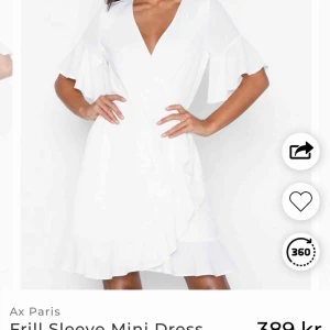  - Oanvänd klänning ifrån nelly, prislappen kvar. Säljer pågrund av ingen användning av den.  Aldrig använd  300 kr inklusive frakt 