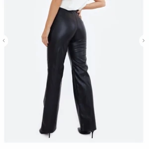 Skinnbyxor från chiquelle  - Helt nya chiquelle skinnbyxor. Har kvar förpackningen. Nypris 599kr. Slutsålda. Jättefin modell och passform. 