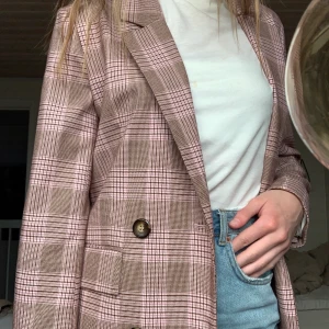 Gina Tricot kavaj - Kavaj från Gina Tricot. Nyskick, storlek 36. Pris- 180kr