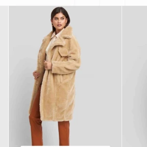  - Helt ny kappa från NAKD   Nypris 800 För mer bilder skriv till mig