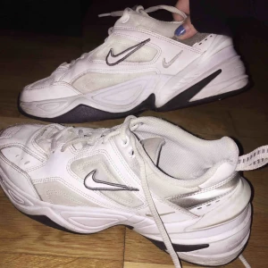  - Nike tekno, sparsamt använda. Frakt ligger på ca 60 kr 