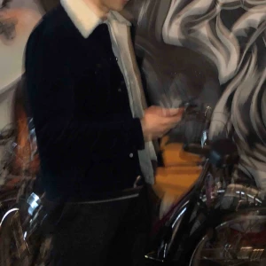  - Corderoy jacka med ullkrage. Köpt på asos. Använd en del men har klarat sig mycket bra och har inga skador!