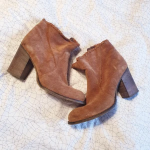  - Väl använda klackskor från Xit Vecken försvinner när man har på sig dem Skickas eller möts i Göteborg.