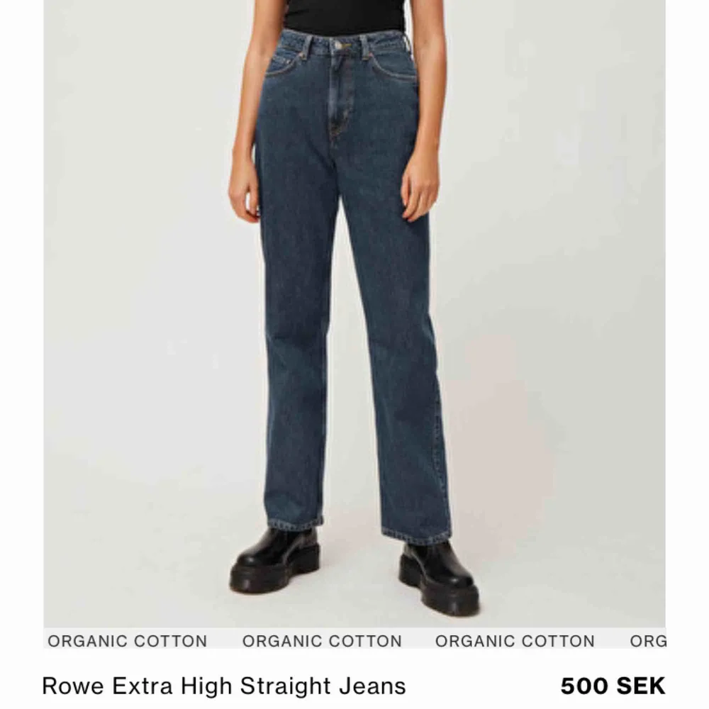 Weekday jeans i modellen Rowe Extra High Straight Jeans säljes. Jeansen är i bra skick. 379:- inklusive frakt. Säljes pga fel storlek. . Jeans & Byxor.
