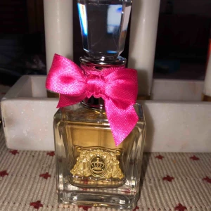  - Viva la juicy parfym 30 ml, använd ca 2 sprut  Vid snabb affär bjuder jag på frakten, annars går den på 42