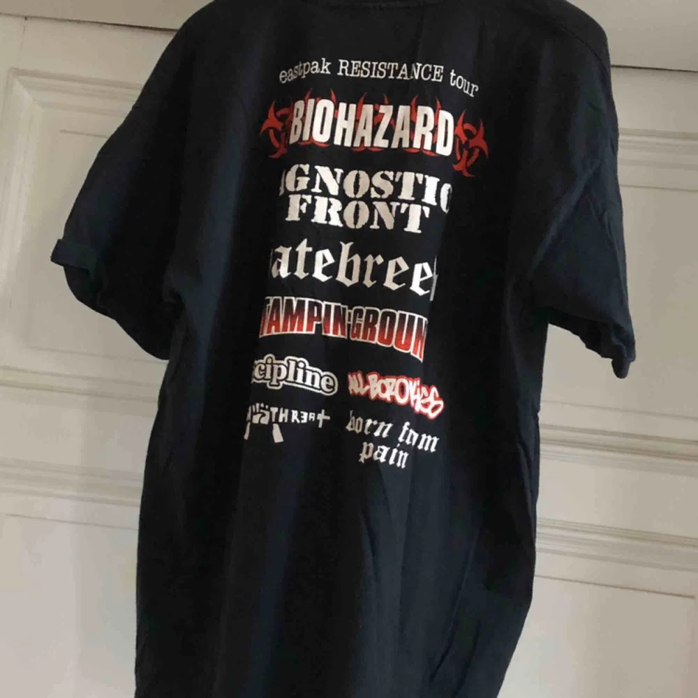 Biohazard från 2003 - Kan hämtas i Uppsala eller skickas mot fraktkostnad . T-shirts.