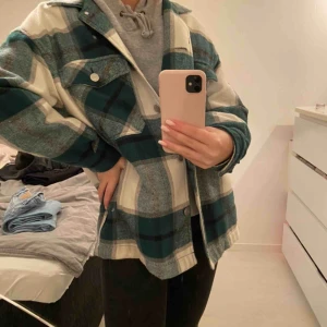  - Säljer min populära jacka från Zara då jag inte använder den längre, köparen står för frakt 