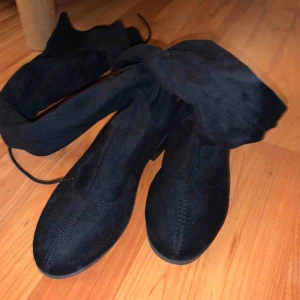  - Over knees köpta från Nelly.com. Använda en gång & köpta för 400. Kan diskutera pris & kan frakta :) 