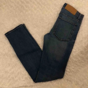  - Super fina jeans från Cheap Monday!! Väldigt bra skick! Modellen är slim. 400 kr inklusive frakt!!