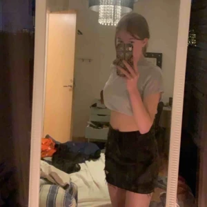  - En kjol från hollister, använd 1 gång, prislapp kvar