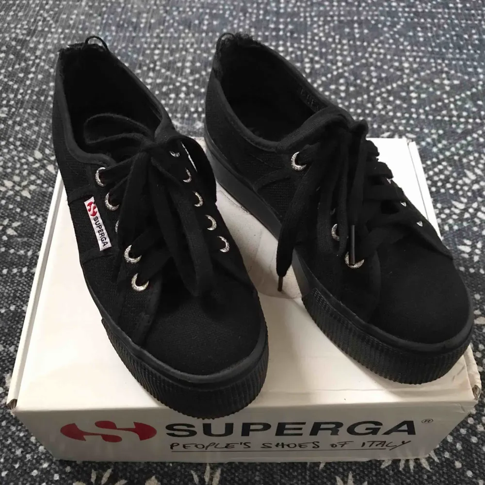 Superga cloth trainers with platform. Have been worn just a few times, but have some weary signs at the back. . Skor.