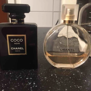  - Äkta Chanel parfymer , cirka 30ml kvar i Noire och 25 ml i den andra .Säljer båda för 250kr.