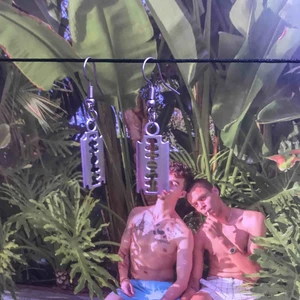  - Skit coola rakblad som örhängen🔪  Köparen står för frakt 