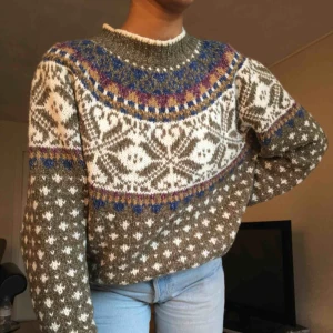  - Vintage stickad tröja. Kommer ej till användning ❤️