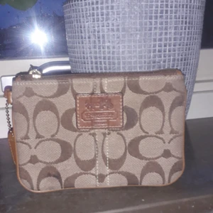  - Äkta Coach liten plånbok. Beg skick.Äkta