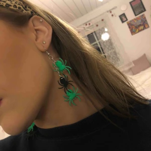  - As balla örhängen🕷🕸 Frakt på 15kr tillkommer🖤