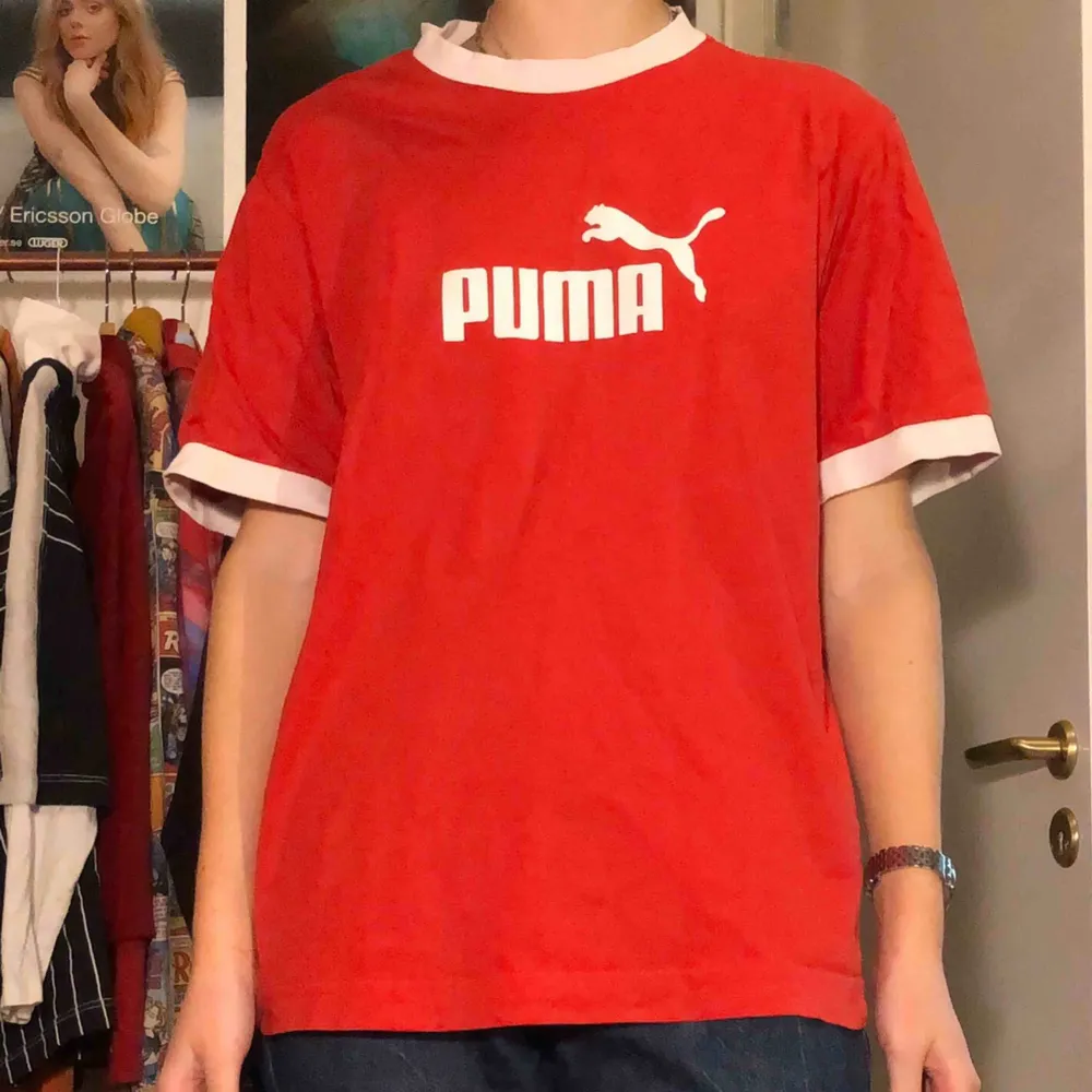 T-shirt från Puma, inköpt på humana. Har inte använts så mycket och är därför i fint skick. Möts upp på Södermalm eller fraktar, vid frakt står köparen för kostnaden 💜. T-shirts.