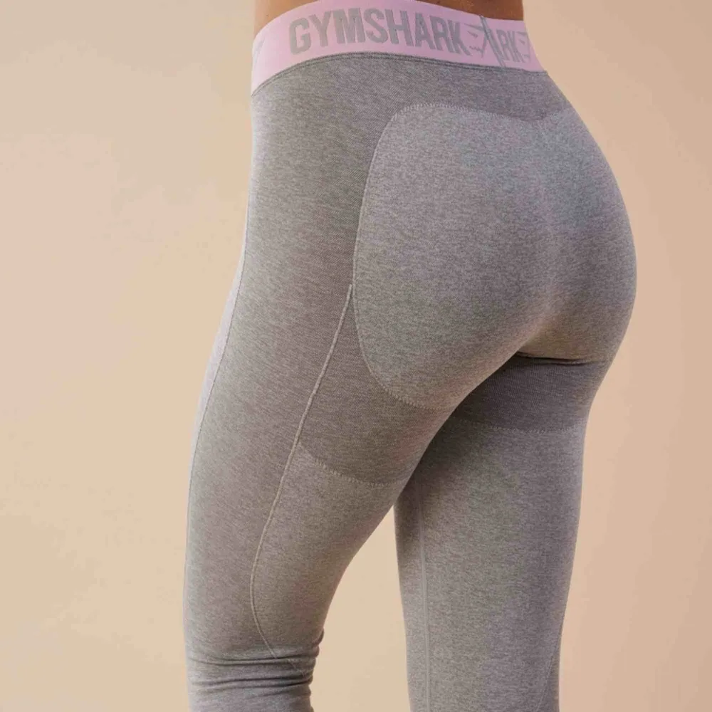 Säljer mina helt nya Gymshark Flex Leggings i XS.  Ny pris 550kr. Mitt pris 350kr, kan diskuteras! . Jeans & Byxor.