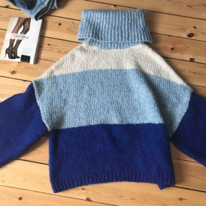  - Ullblandning Stor stickad mysig tröja från Mango