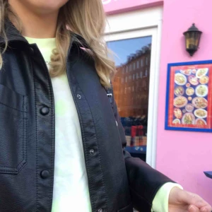  - As snygg tie dye sweatshirt i storlek xs. 300kr! I topp skick endast använd två gånger.