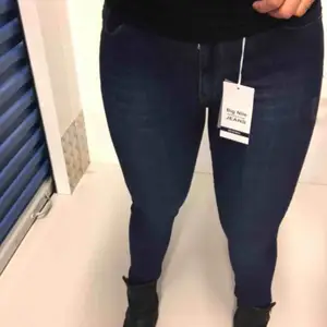 Ny jeans byxor 
