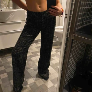  - Fina kostymsktiga byxor från MGXX. Vet inte vilken storlek det är på dom men skulle säga 38-40.