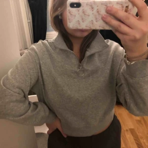  - Fin grå tröja från H&M  Köparen står för frakt 