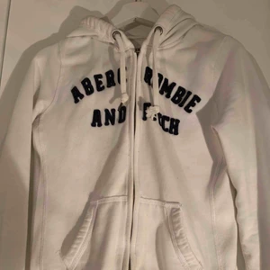  - Hej! Säljer denna pga ingen användning skänker 10kr till Barncancerfonden fonden på denna tröja! Jag står för frakten!