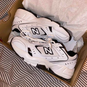  - Superfina New Balance 452 använda endast en gång och kan därför ej returnera. Säljer då jag köpte ett par andra som passade mig bättre. Passar strl 36-37. Priset är inklusive frakt. ✨✨