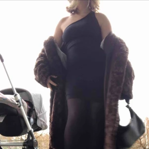  - Svart klänning från bikbok💜 Köpt inför jultider men kommer nog inte använda den så mycket mer, köpare står för frakt annars möts jag i stockholm. 🧚🏼‍♀️