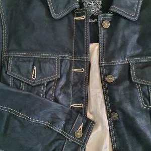 Fin skinnjacka  - Skinnjacka kort modell nästan som ny