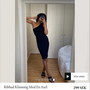Säljer NAKD oke shoulder dress - Kommer inte till användning! Inte använt! Kostar 300kr säljer för 230kr + frakt. Vid intresse kan jag skicka bild (hur den sitter på mig) ! 🥰