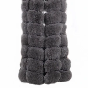 Pälsväst - Pälsväst köpt för 1500. Säljer för 500, kan gå ner vid snabbt affär! Använd två gånger. 