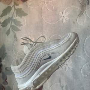 airmax 97, storlek 40.5. små i storleken, limited edition och står 