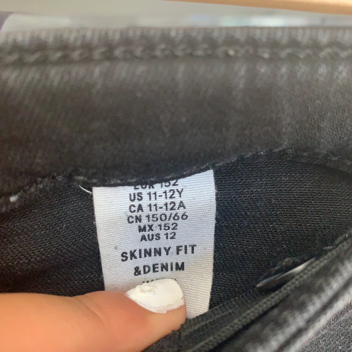 Svarta jeans med hål - 91