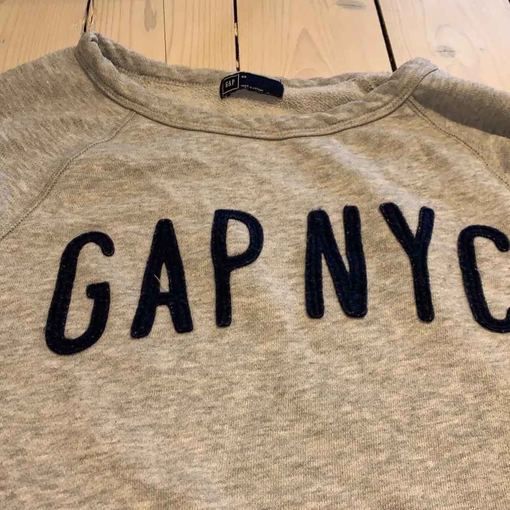 säljer sweatshirt ifrån gap pga de inte är min stil längre. Jag hoppas någon annan får mer användning för den😁. Hoodies.