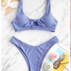 Bikini från zaful - Bikini från zaful i storlek small men passar även xs! Passade tyvärr inte mig så säljer pga det☀️