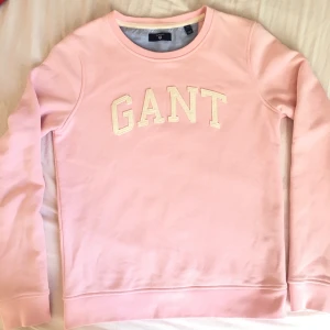 Gant tröja XS (155/80A) - Snygg rosa GANT tröja. Lite använd och är i fin skick. Storlek XS (155/80A)